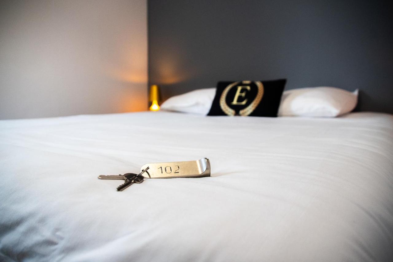Hotel & Gastronomie - La Table De L'Europe Villeréal エクステリア 写真