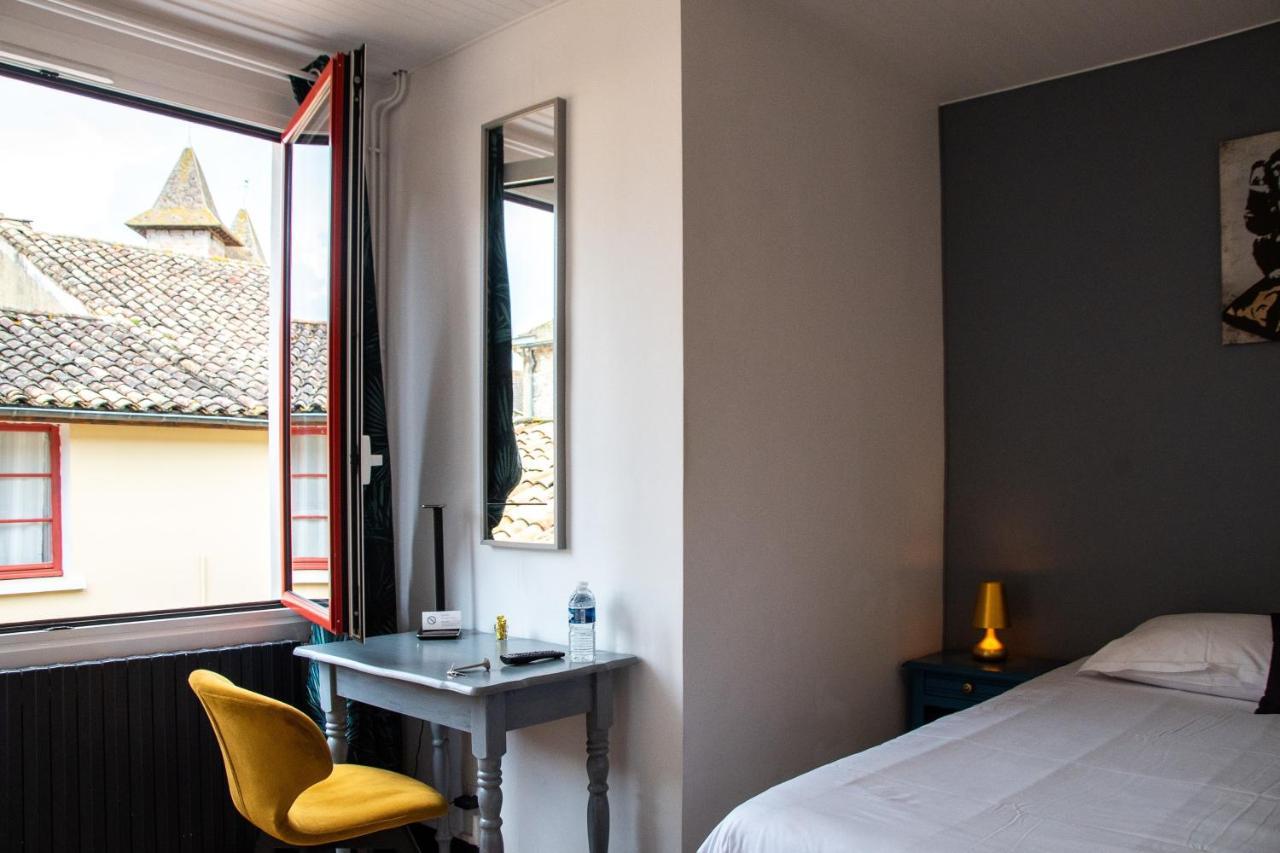 Hotel & Gastronomie - La Table De L'Europe Villeréal エクステリア 写真