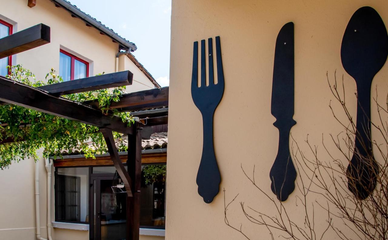 Hotel & Gastronomie - La Table De L'Europe Villeréal エクステリア 写真